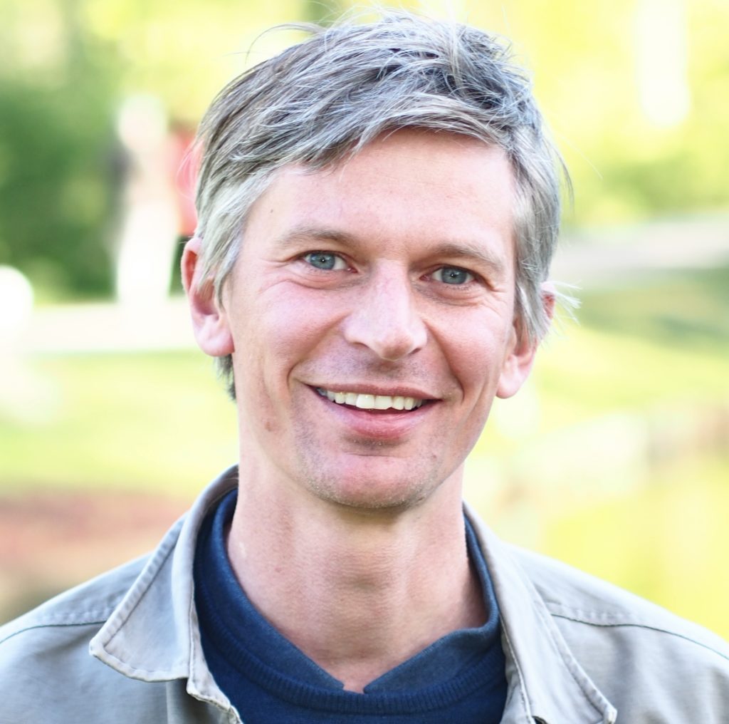 Headshot of Torston Bondo, advisor to Sensonomic